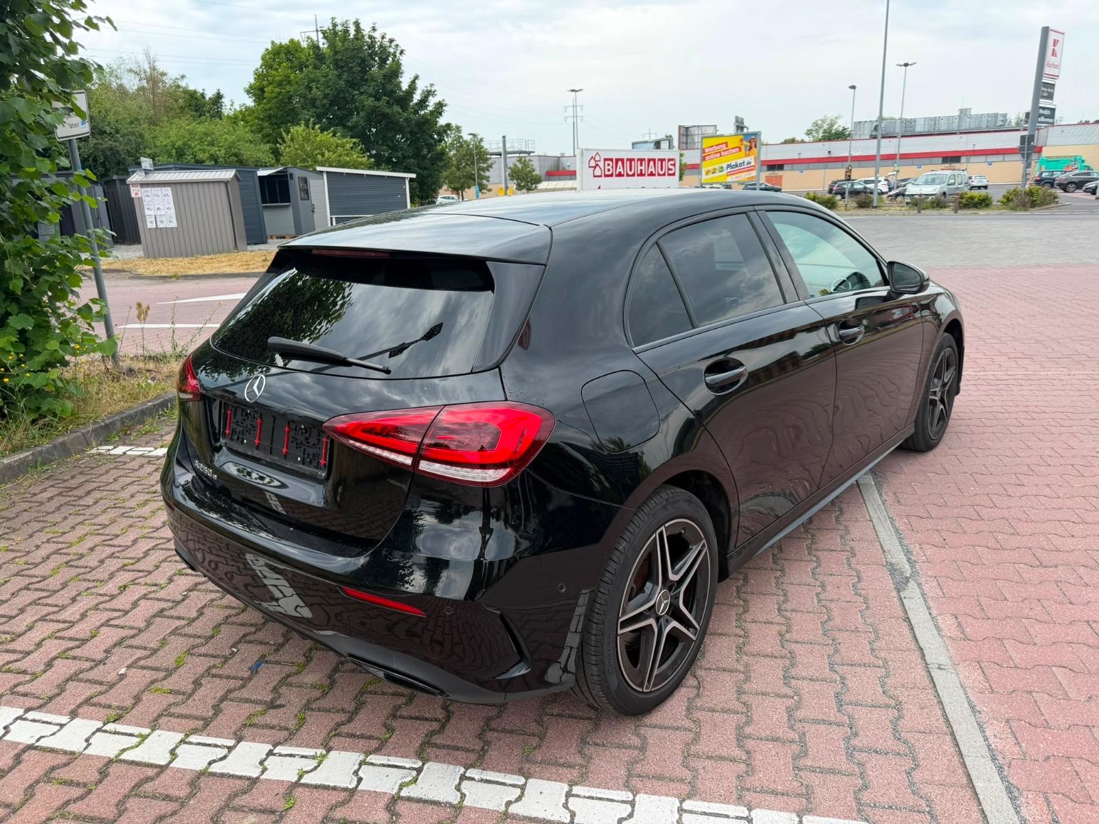 Mercedes-Benz A 250e AMG-Line Hybrid Automat Navi LED
