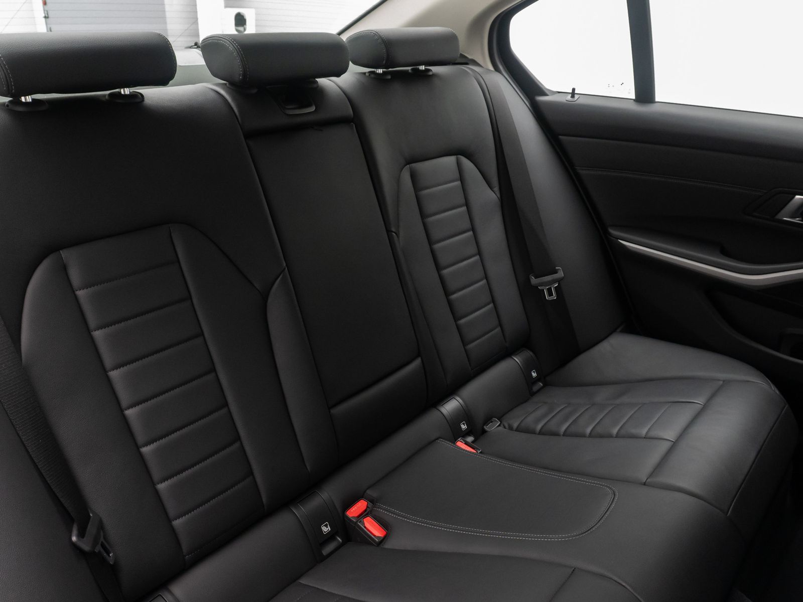 Fahrzeugabbildung BMW 330i xD Komfort DAB HiFi Leder M Sport 19Zoll