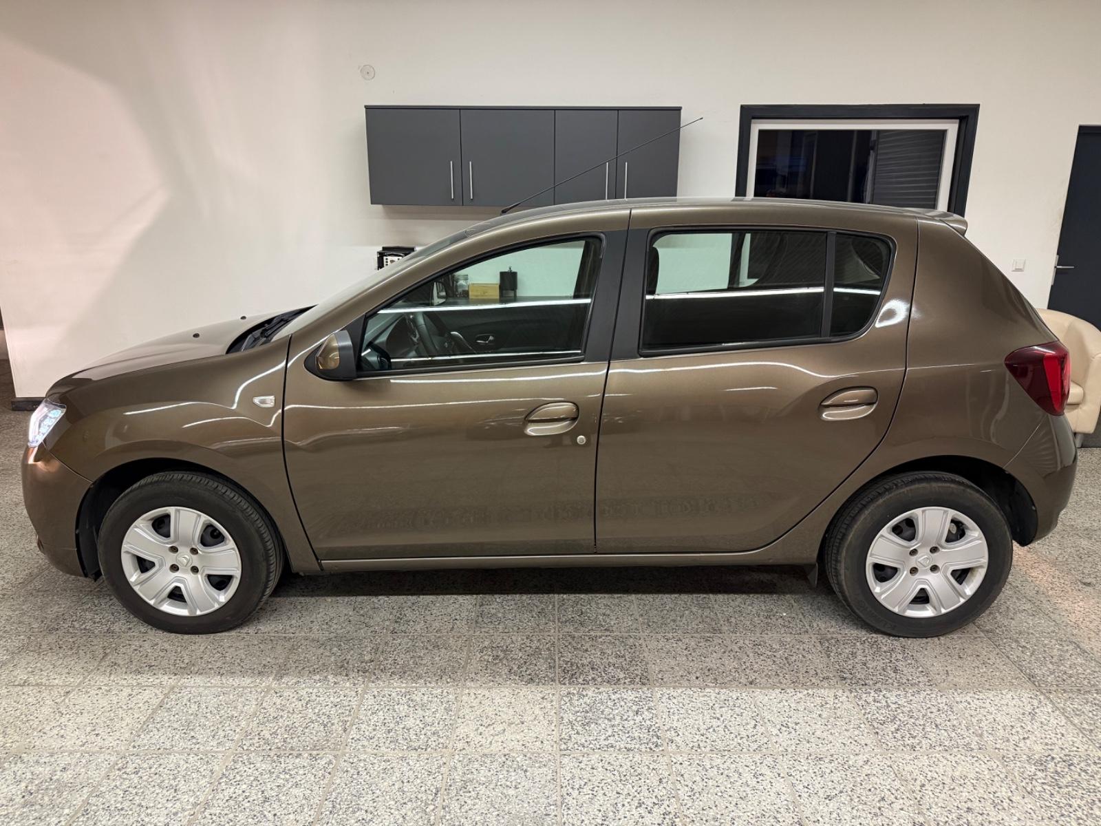 Dacia Sandero II Laureate 26TKM HU Neu TOP
