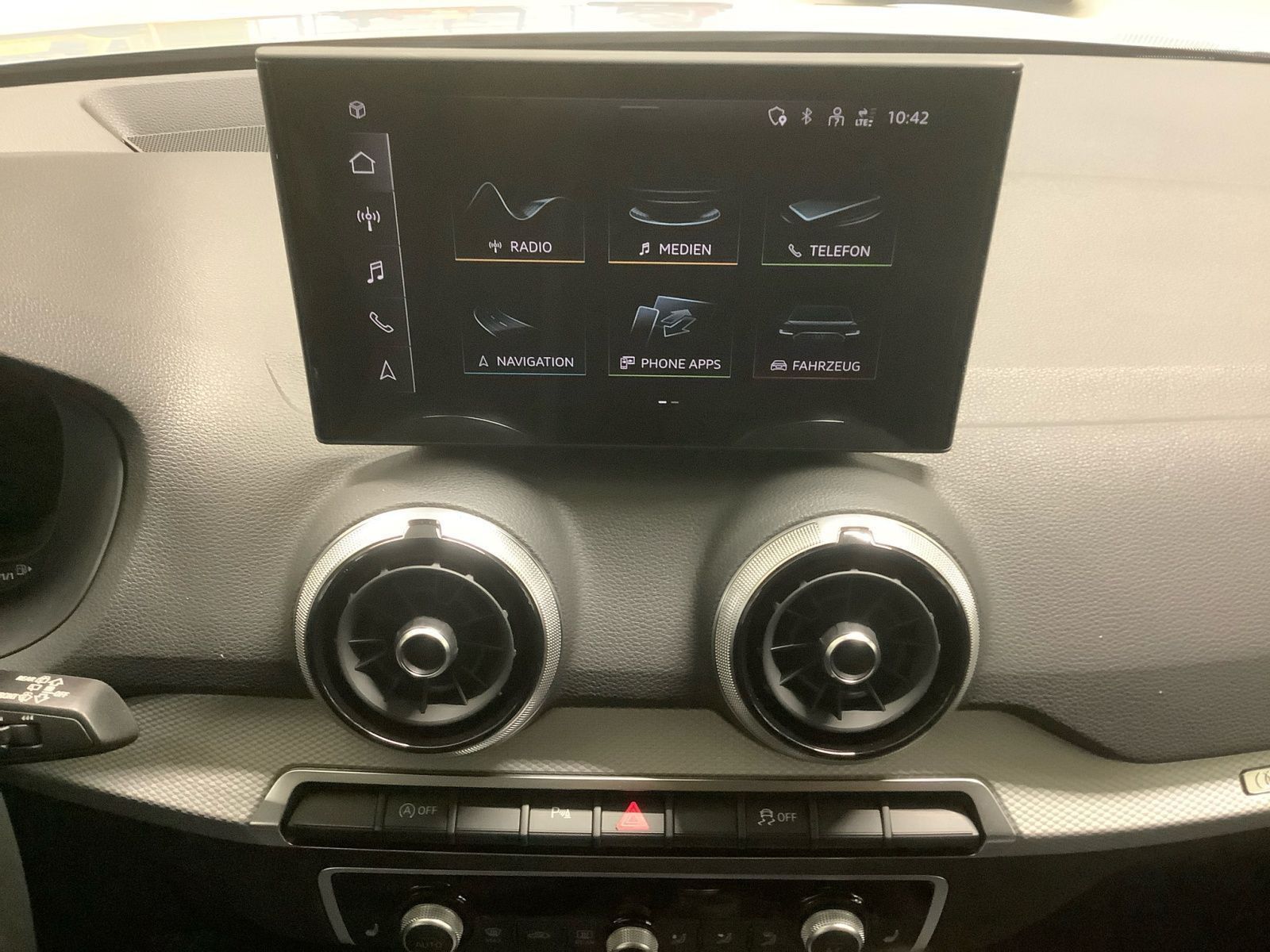 Q2 S line 35 TFSI,Kamera,Navi,PDC Plus,Matrix LE