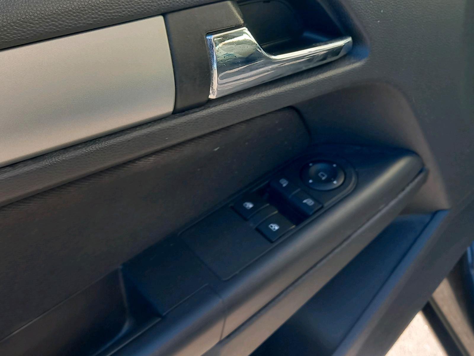 Opel Astra 2010 — photo 12
