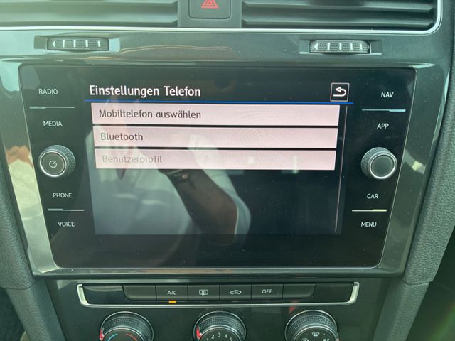 Fahrzeugabbildung Volkswagen Golf VII Variant >Navi/Klima/VW Connect<