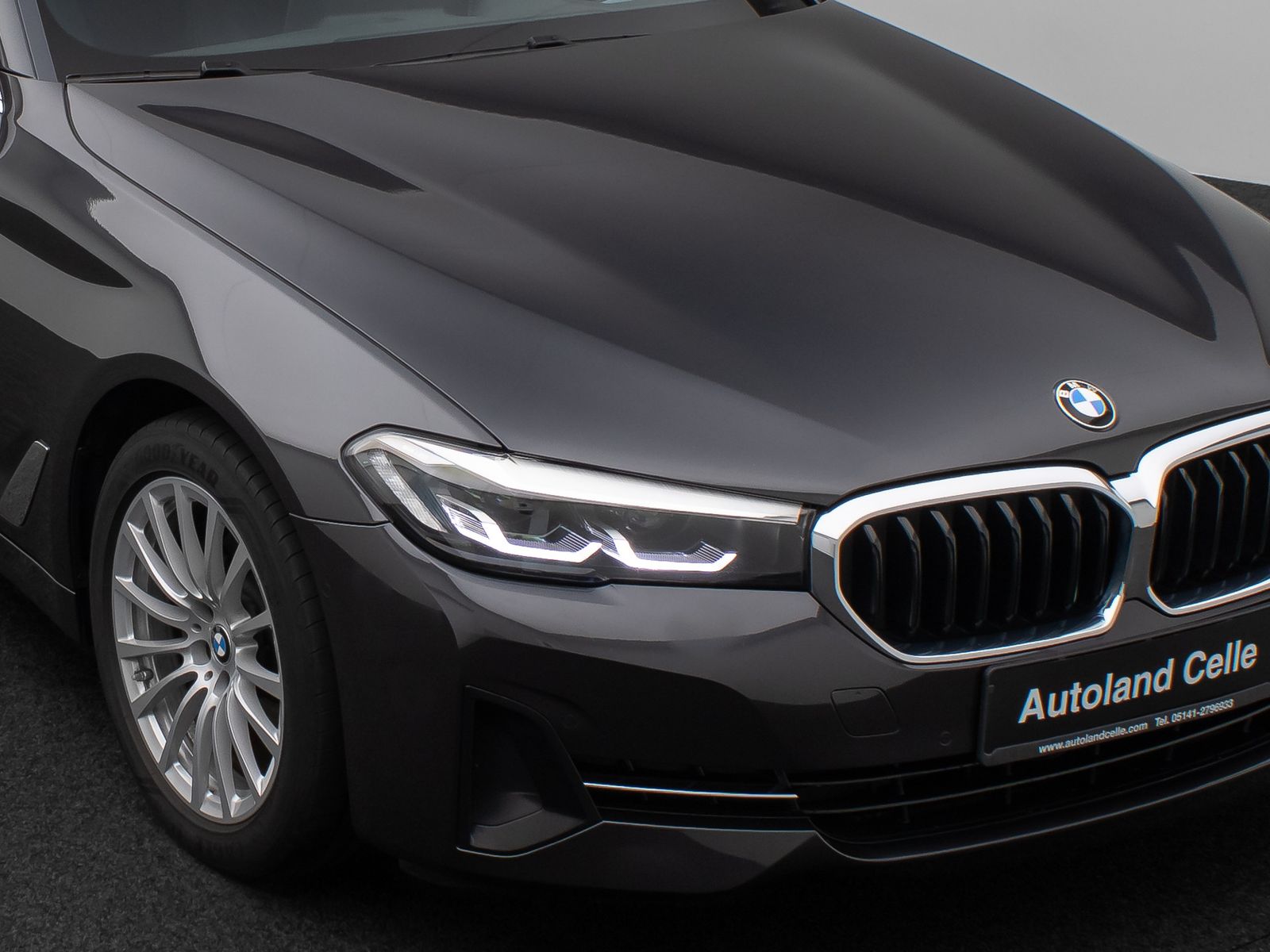 Fahrzeugabbildung BMW 520d Kamera HUD DAB 4xKlima DrivingAssist Alarm