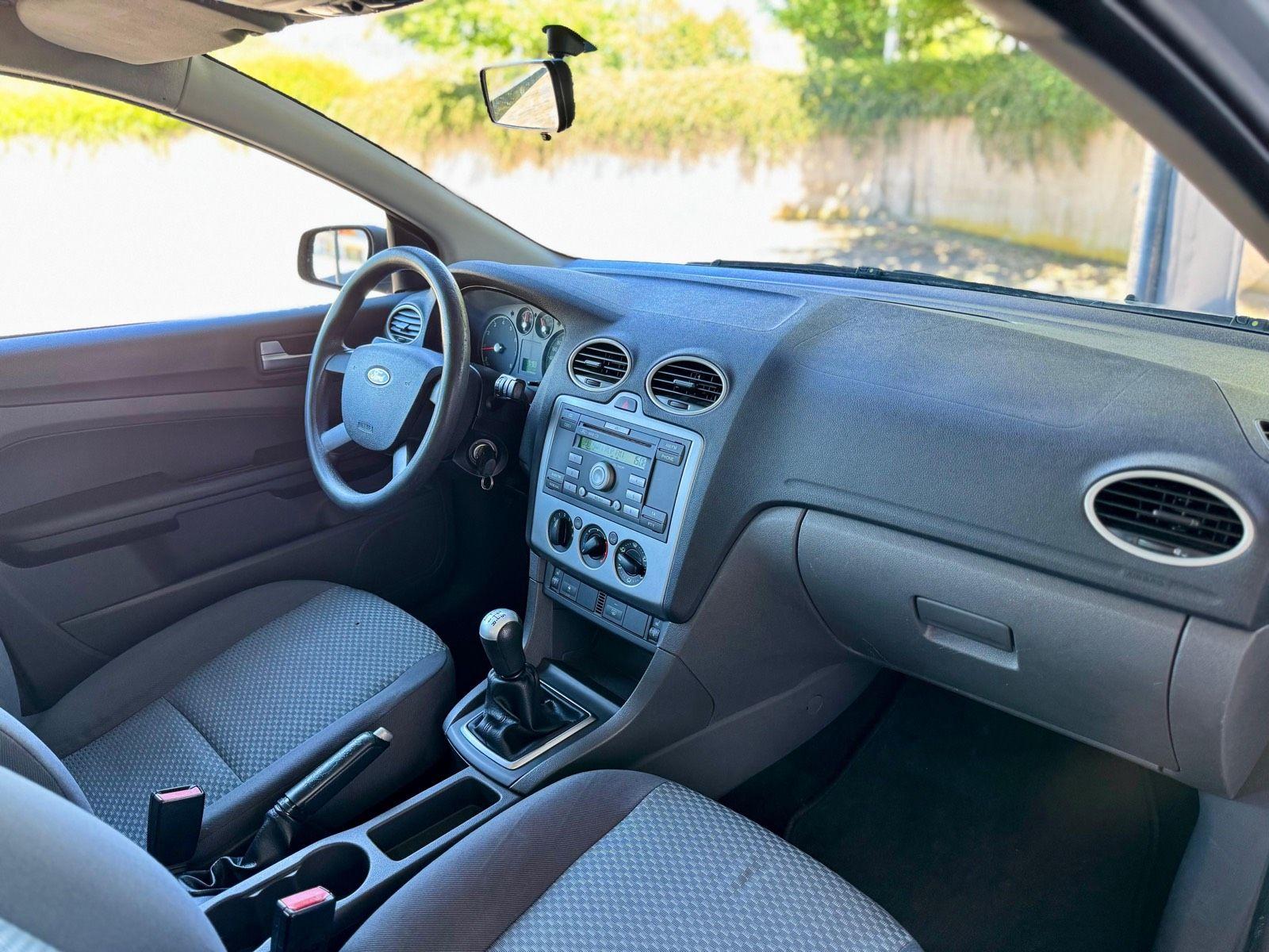 Ford Focus 2005 — photo 12