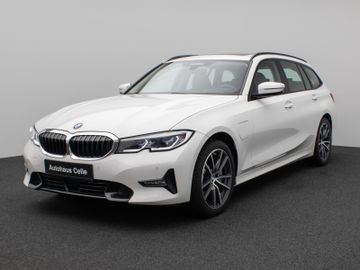 Fahrzeugabbildung BMW 330e xDr Tour Sport Line ACC HUD Pano HiFi Laser
