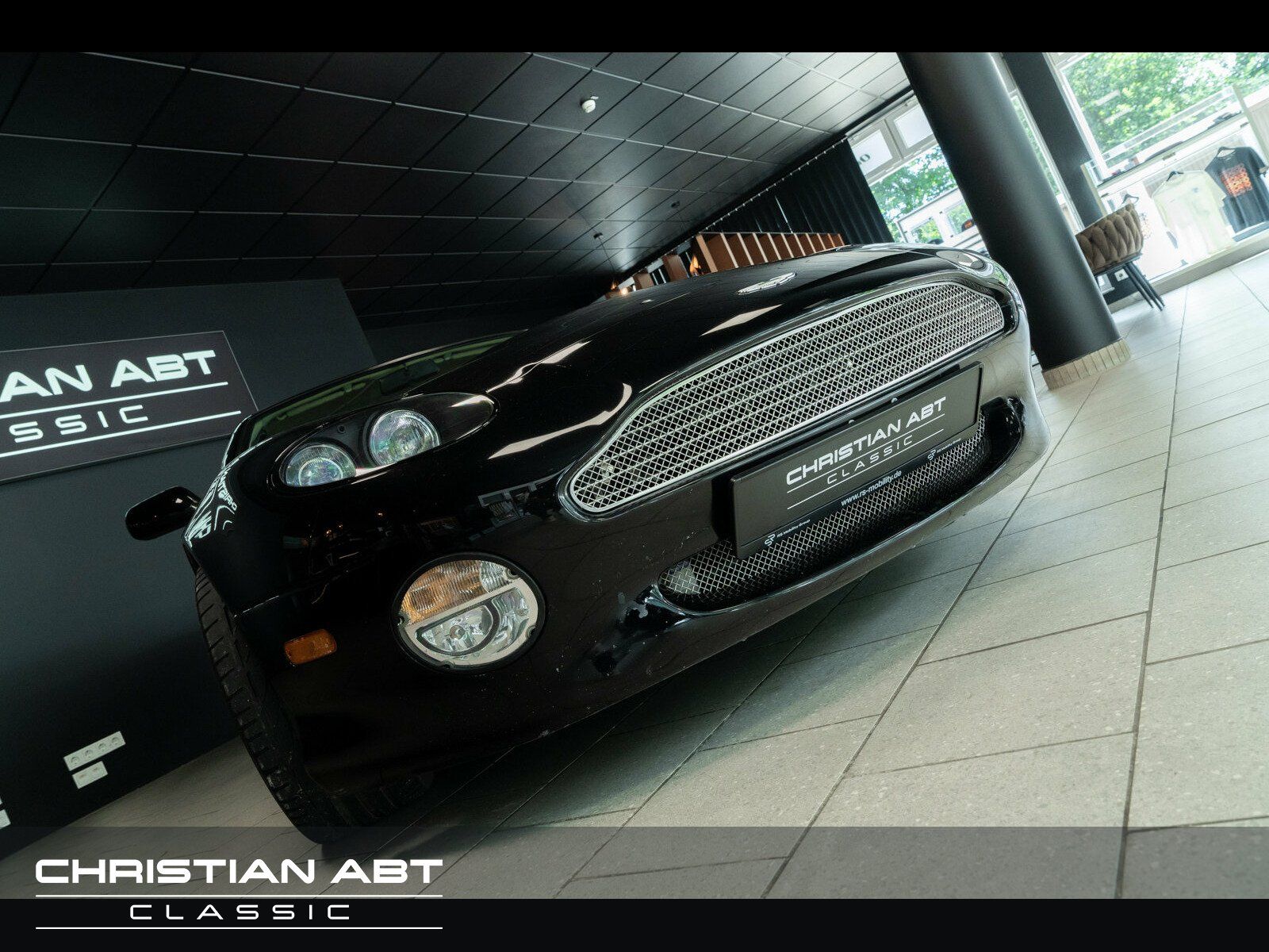 Fahrzeugabbildung Aston Martin Vantage V12