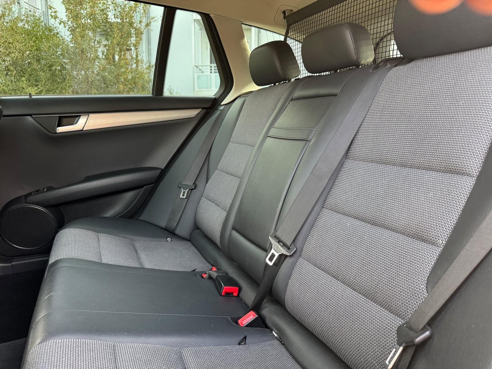 Mercedes-Benz C180 2011 — photo 13