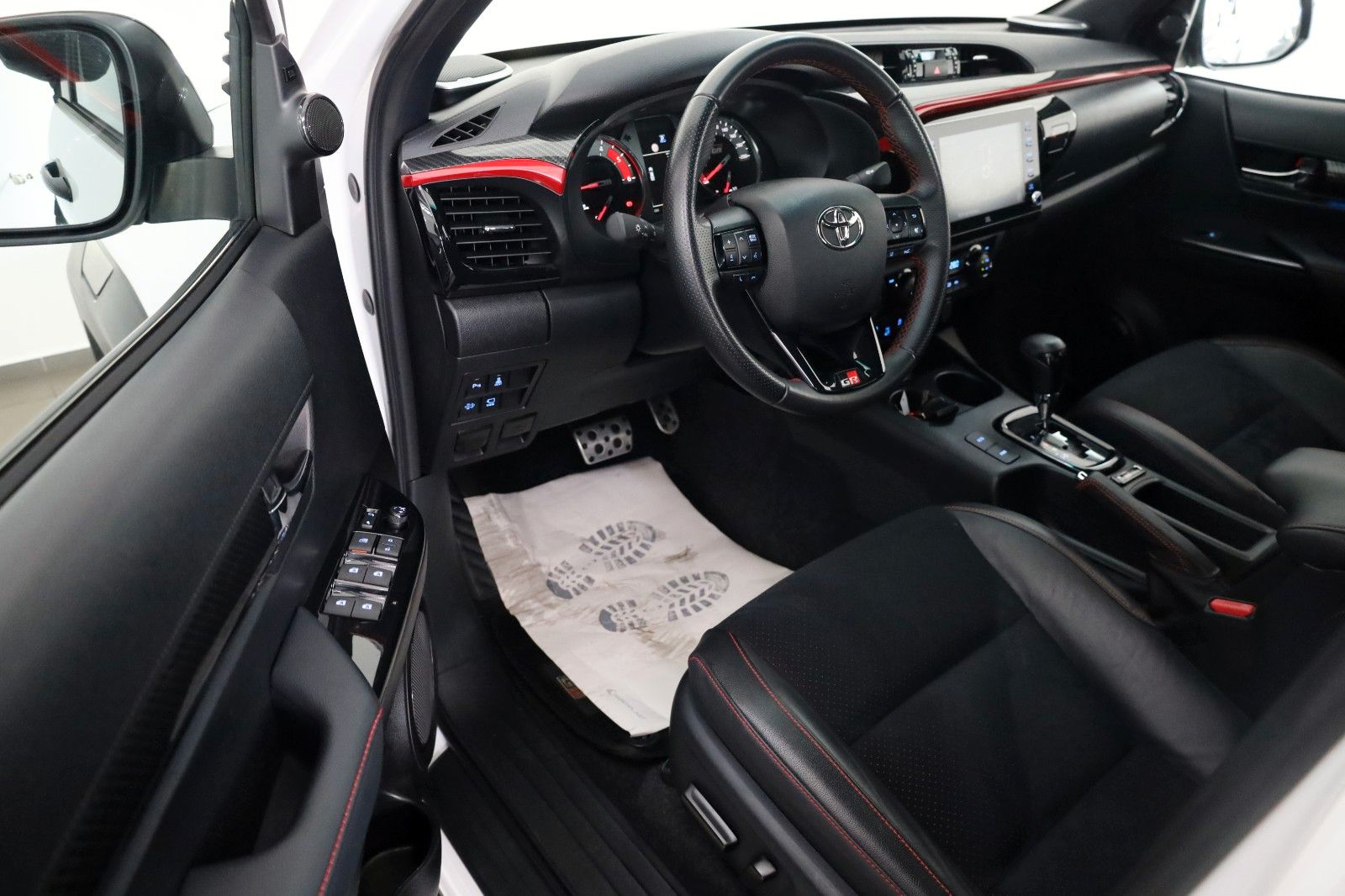 Fahrzeugabbildung Toyota Hilux 2.8 D-4D GR Sport,Alcantara,ACC,Rollo, AHK