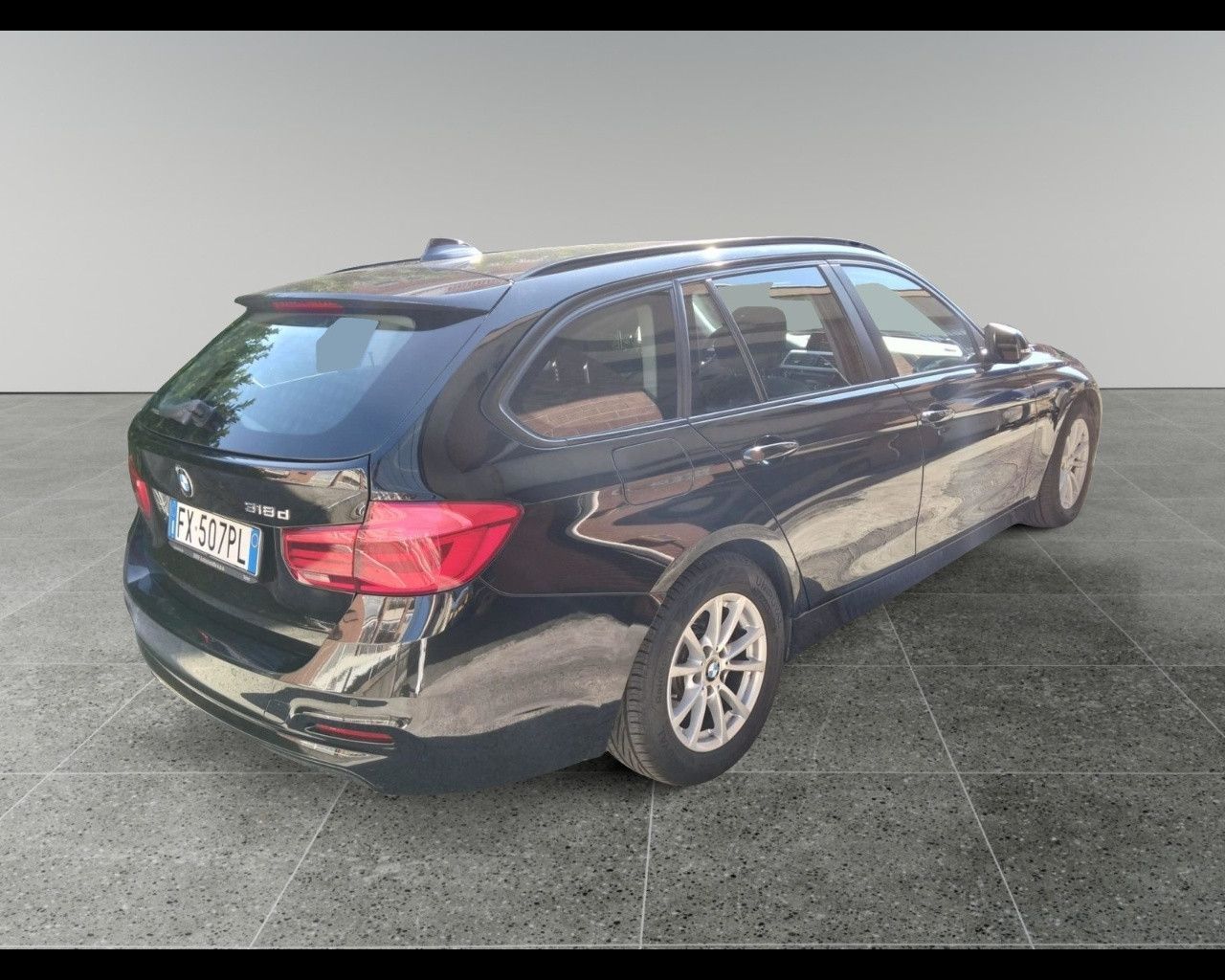 BMW Serie 3 (F30/31) - 318d Touring Business Adv imagem 3