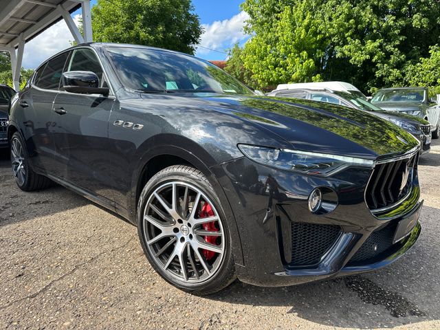 Maserati Levante GTS Q4 V8 *Carbon/B&W/Pano/Belüft./360°K