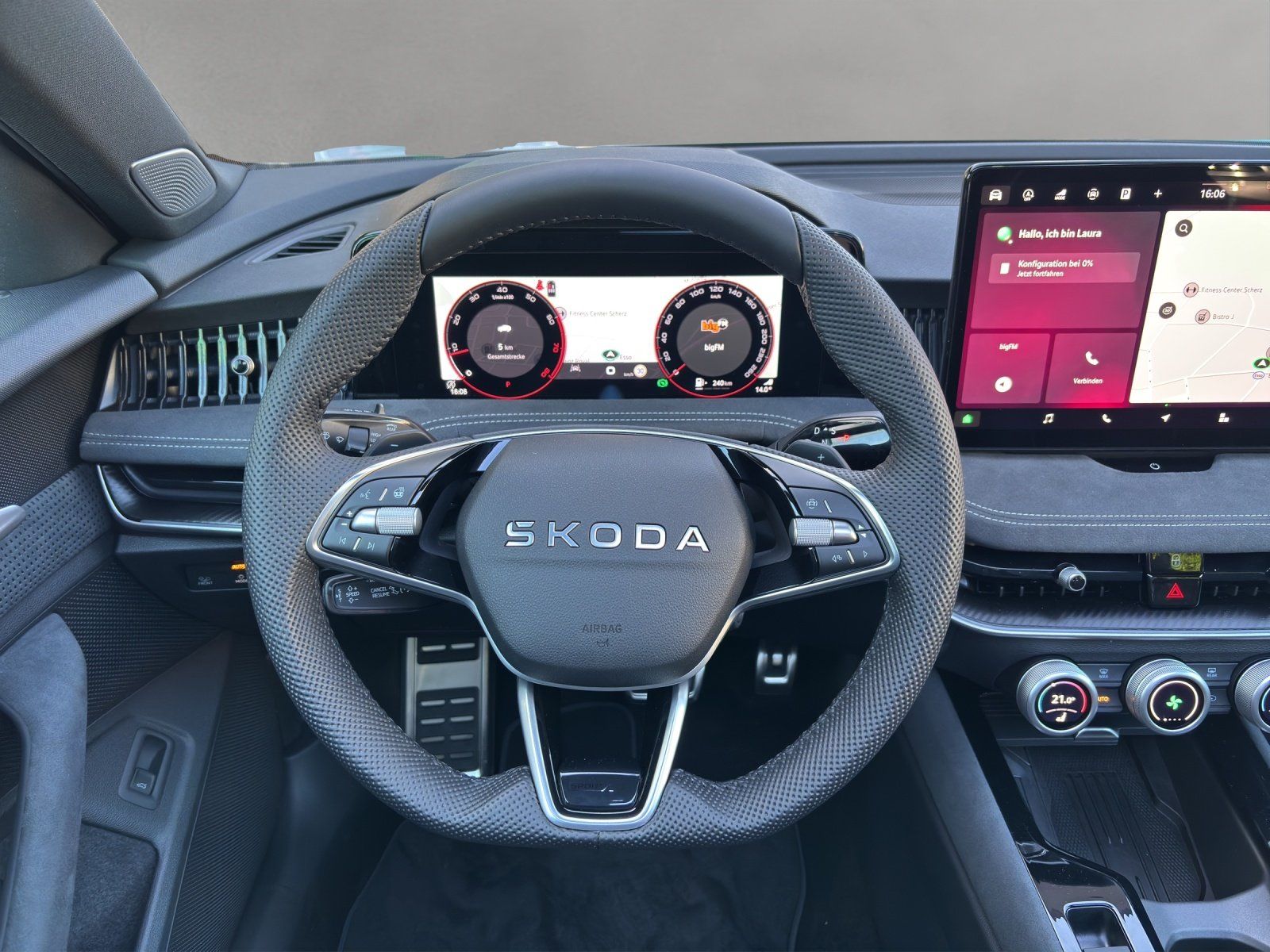 Fahrzeugabbildung SKODA Superb Combi Sportline 2.0 TSI ACC+PANO+AHK+360°