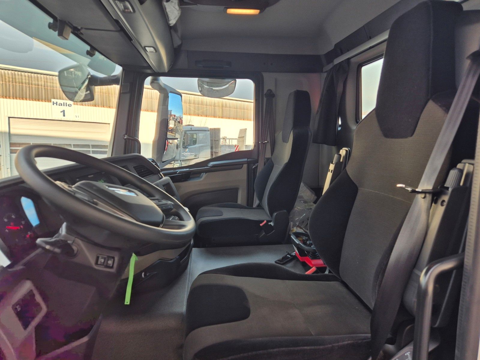 Fahrzeugabbildung MAN TGS 28.510 6x4-4 BL Palfinger PK24.001 Funk AHK