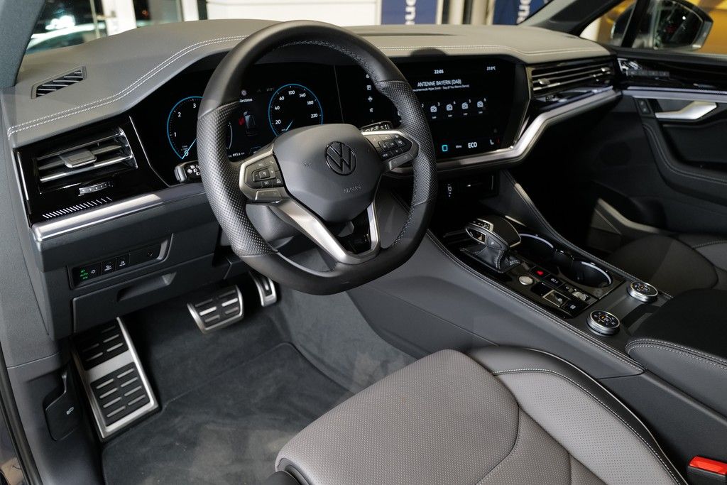 Volkswagen Touareg 3.0TDI R-Line Allradlenk StdHz Keyless foto 3