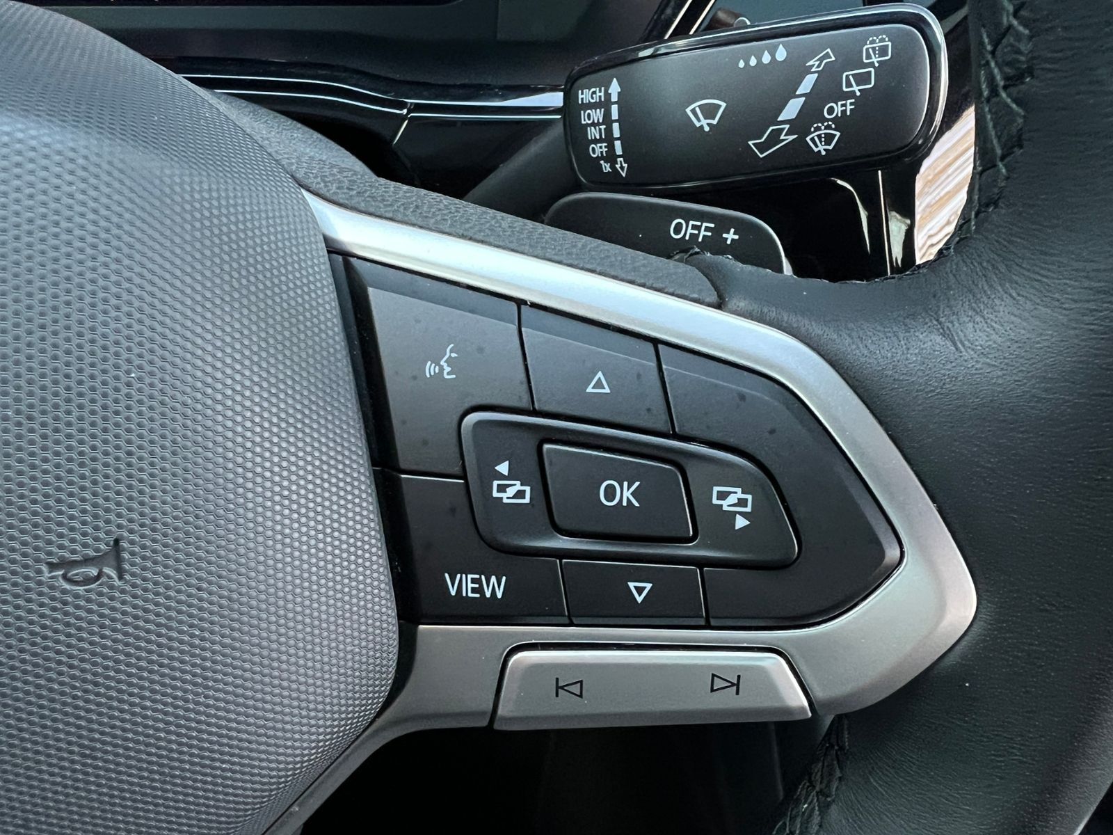 Fahrzeugabbildung Volkswagen Touran Highline 2.0 TDI DSG *AHK, 7 Sitze, LED,