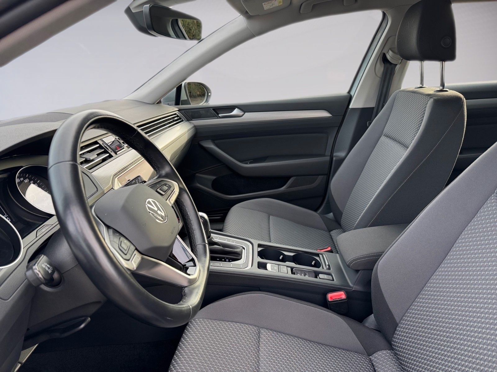 Fahrzeugabbildung Volkswagen Passat Variant Conceptline 1.5 TSI