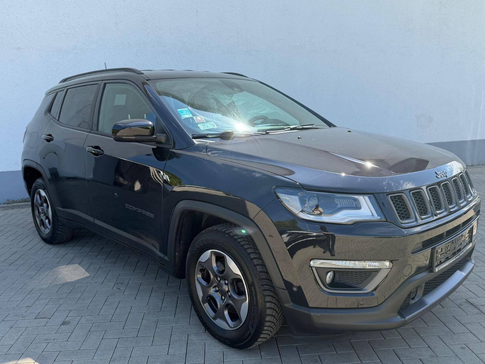 Jeep Compass S FWD Top Zustand 1 Hand