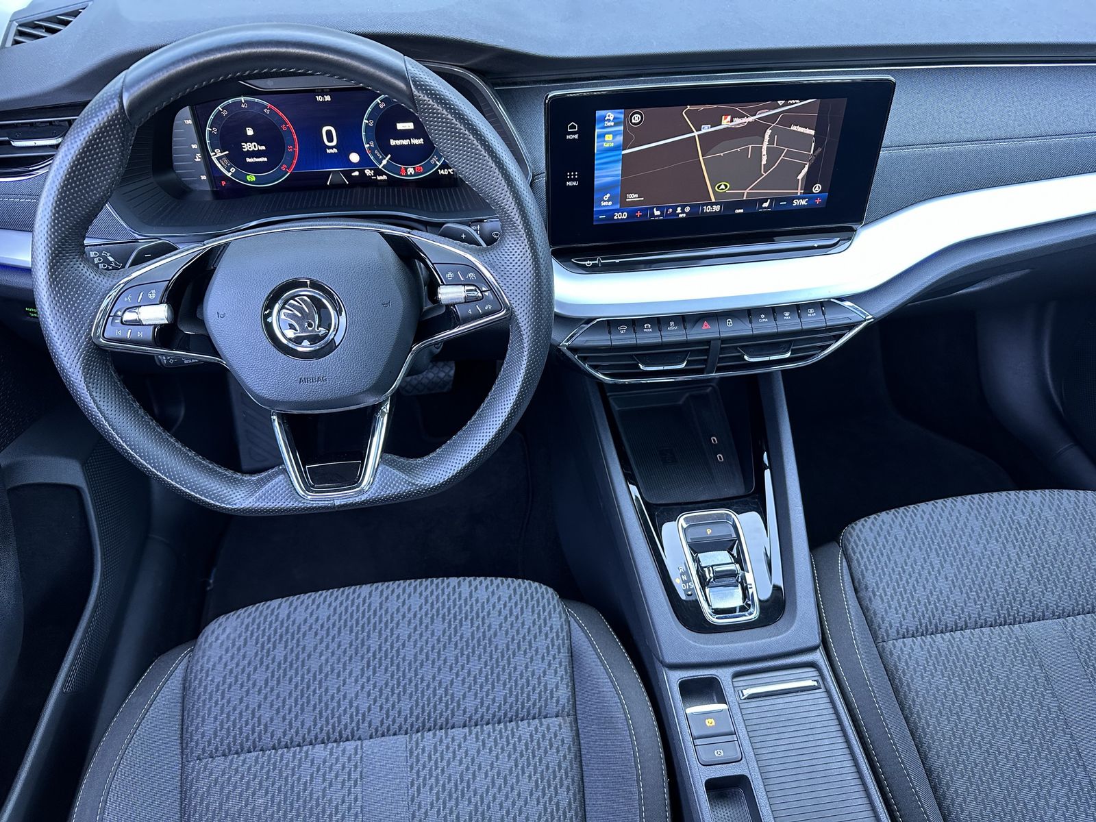 Fahrzeugabbildung SKODA Octavia Combi 2.0 TDI DSG FiEdition NAV+LED+PANO