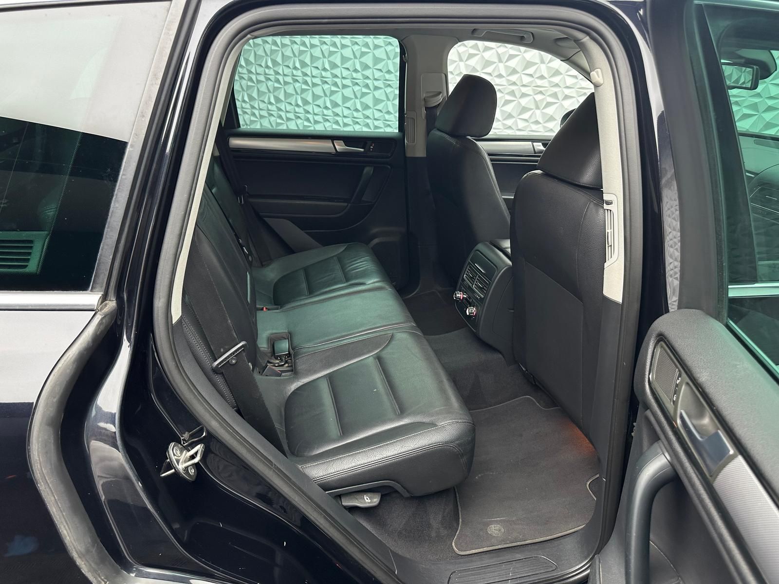 Fahrzeugabbildung Volkswagen TOUAREG 3.0TDI V6/LUFT/PANORAMA/AHK/LED/ACC/NAV