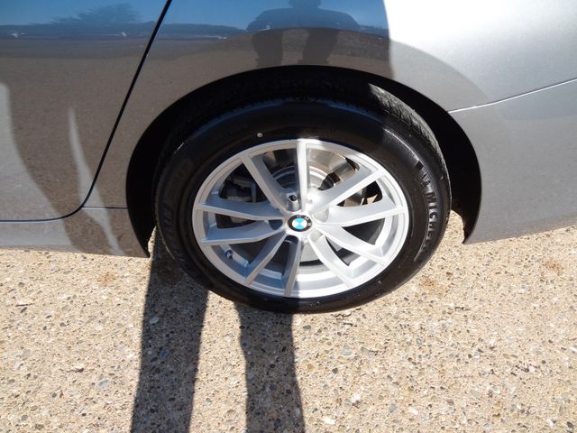 Fahrzeugabbildung BMW 318 i/1.Hand/Curved/LED/Navi/SitzH/2.500km/