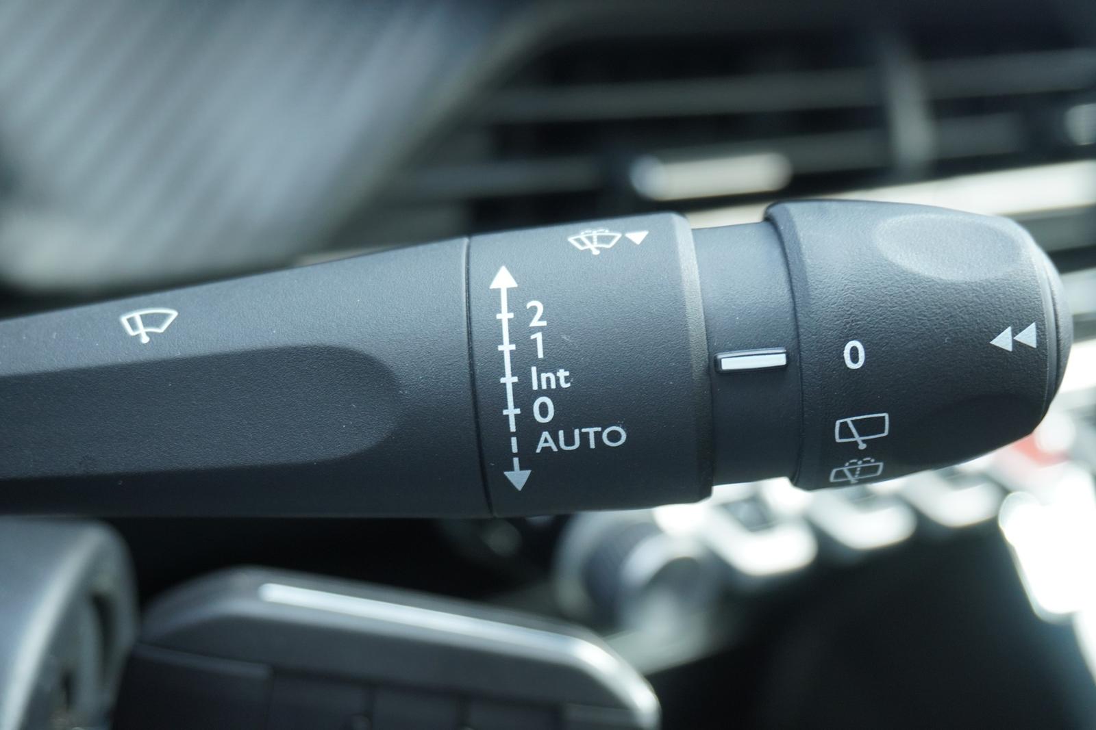 Peugeot 2008 1.2 PureTech LED Navi Kamera
