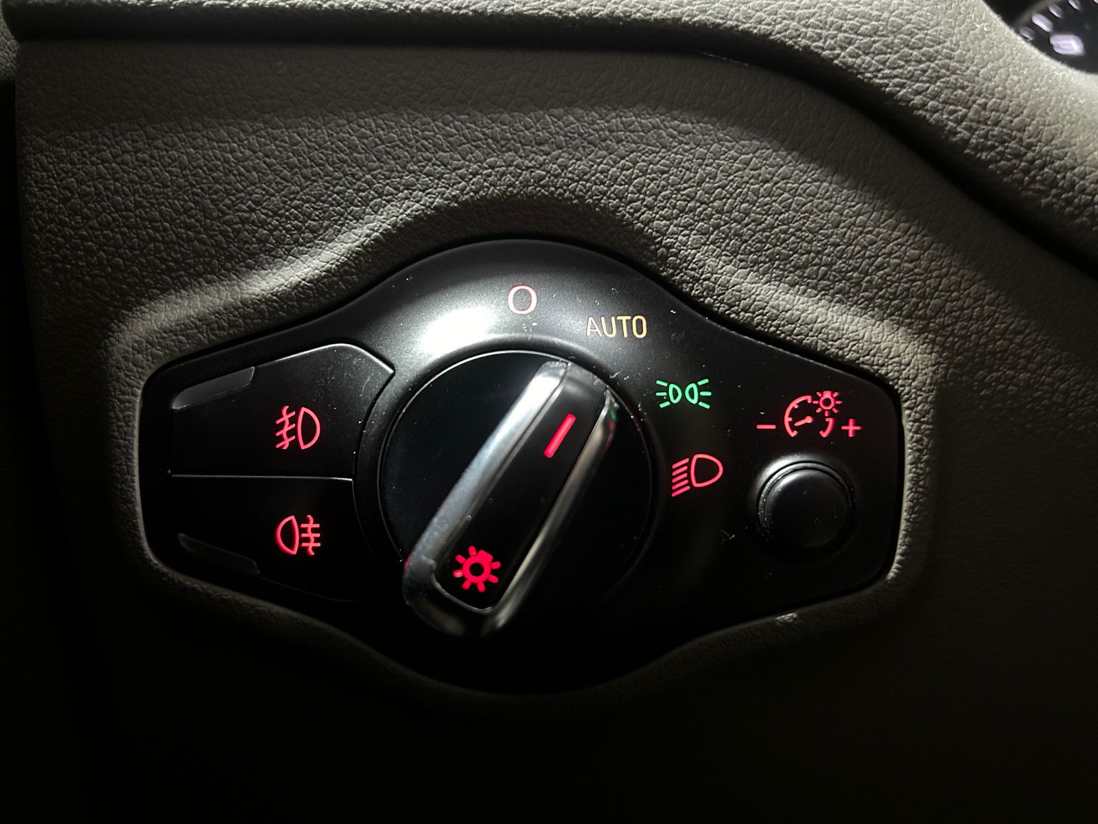 Fahrzeugabbildung Audi Q5 2.0 TDI  quattro/PANO/NAVI/AHK/SHZ/KLIMA/2.HA