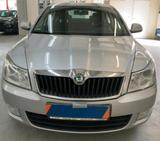 Skoda Octavia 1.6 TSI DSG Family Family . - Skoda Octavia mit Benzin-Antrieb: Limousine, 1.6