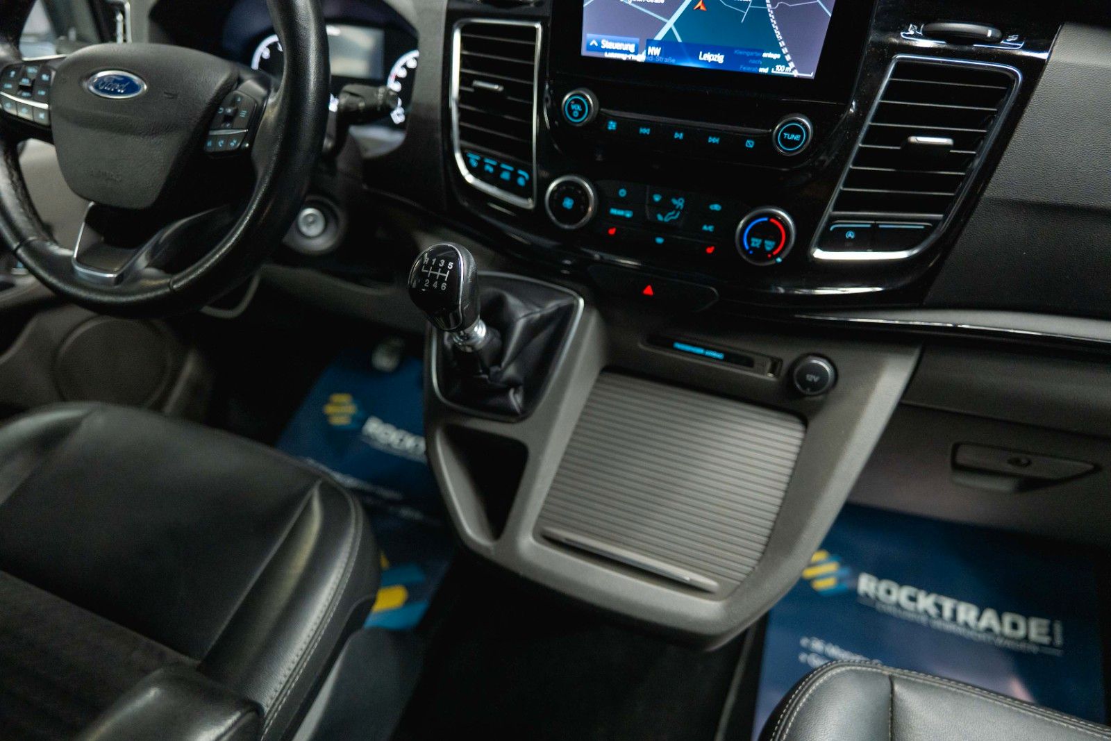 Fahrzeugabbildung Ford Tourneo Custom 320 L2 Sport | 8Sitze | ACC | LED