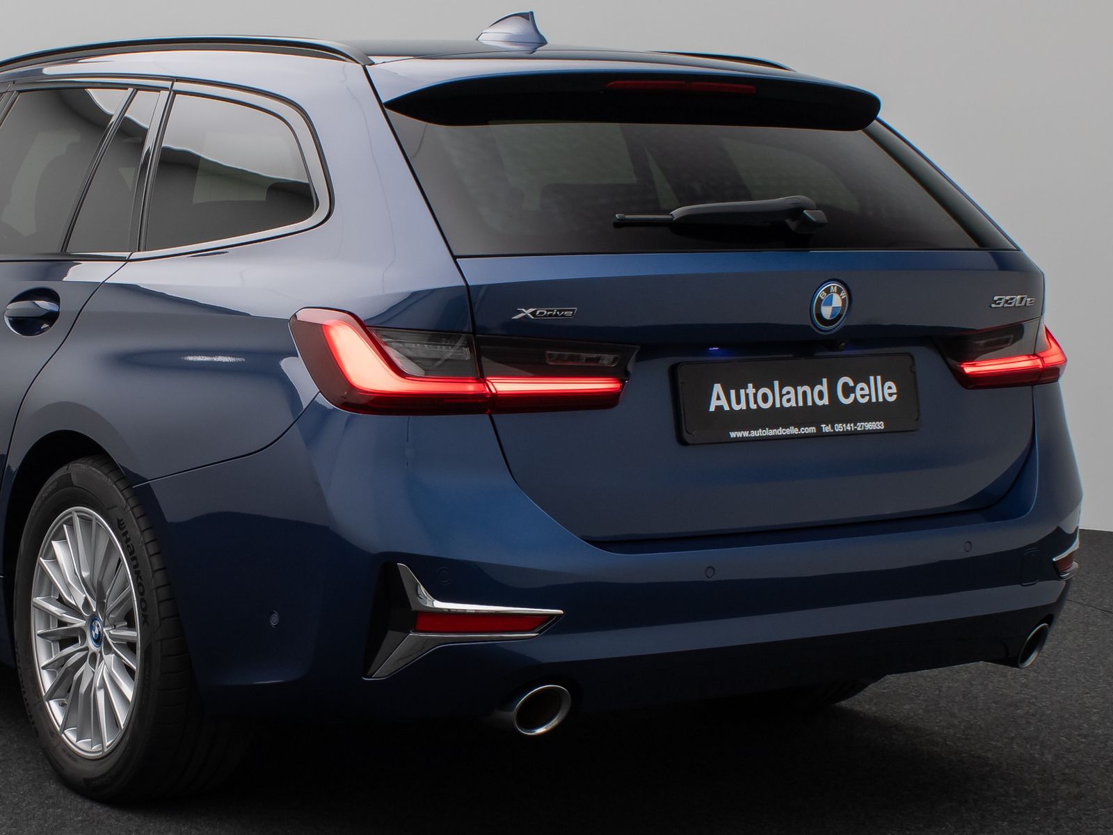Fahrzeugabbildung BMW 330e xD Luxury Line Panorama Kamera HUD DAB AHK