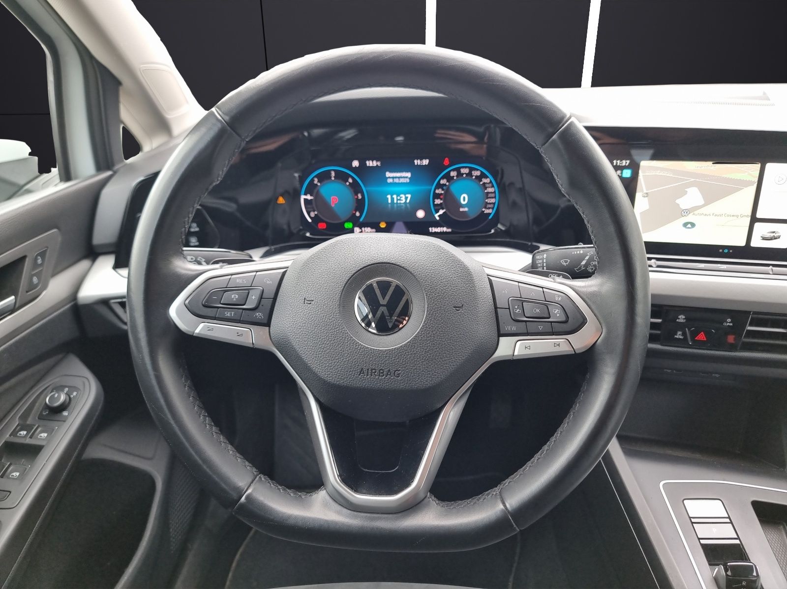 Fahrzeugabbildung Volkswagen Golf VIII Variant Business TDI DSG LED ACC SHZ P