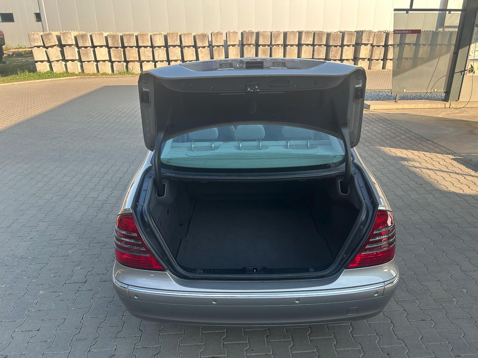 Mercedes-Benz E220CDI-Elegance-Aut-PDC-VornHinten-Klimaaut-Alu