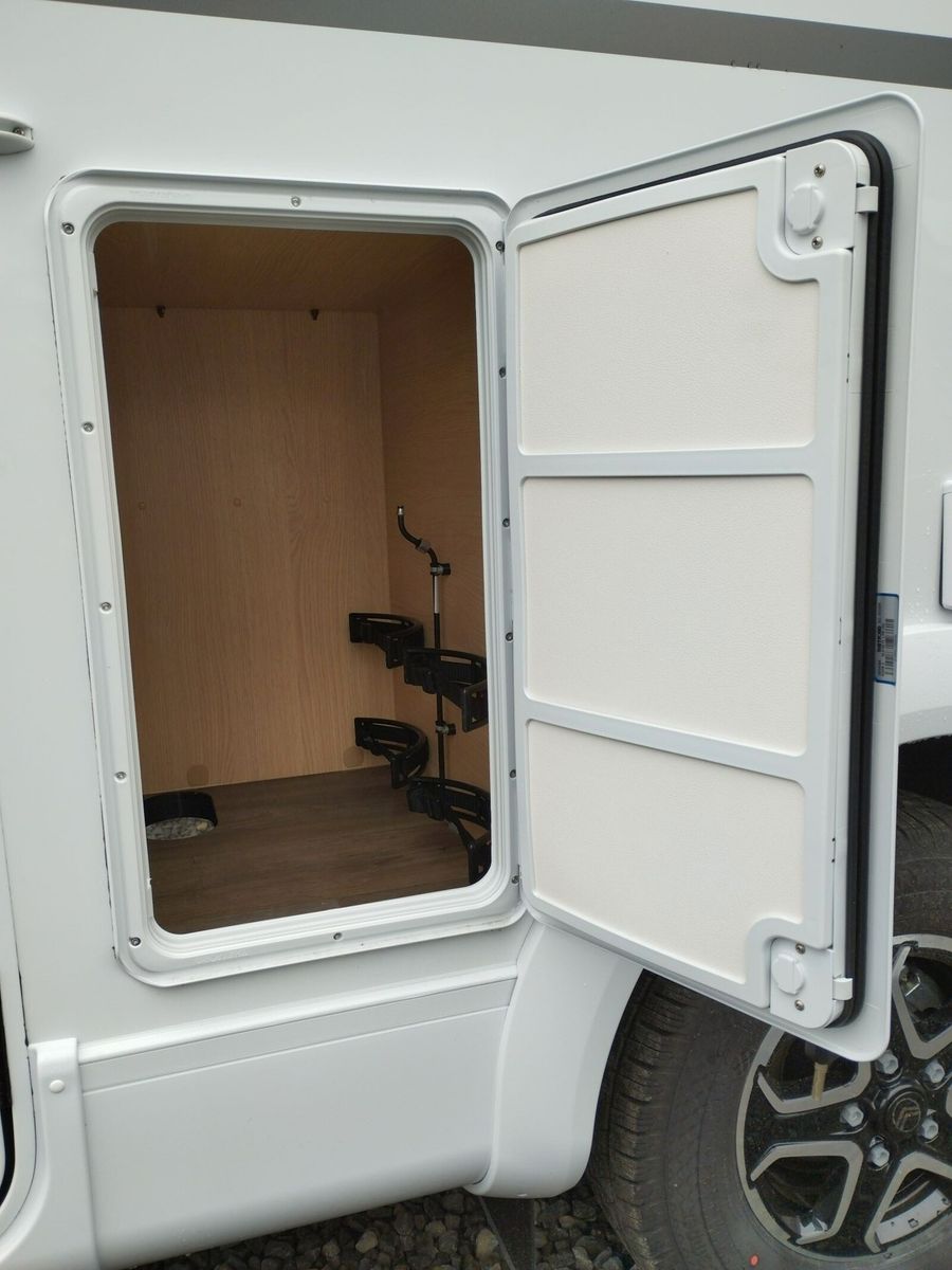 Fahrzeugabbildung Sunlight Adventure V 66 Automatik, Dörr Edition, TV