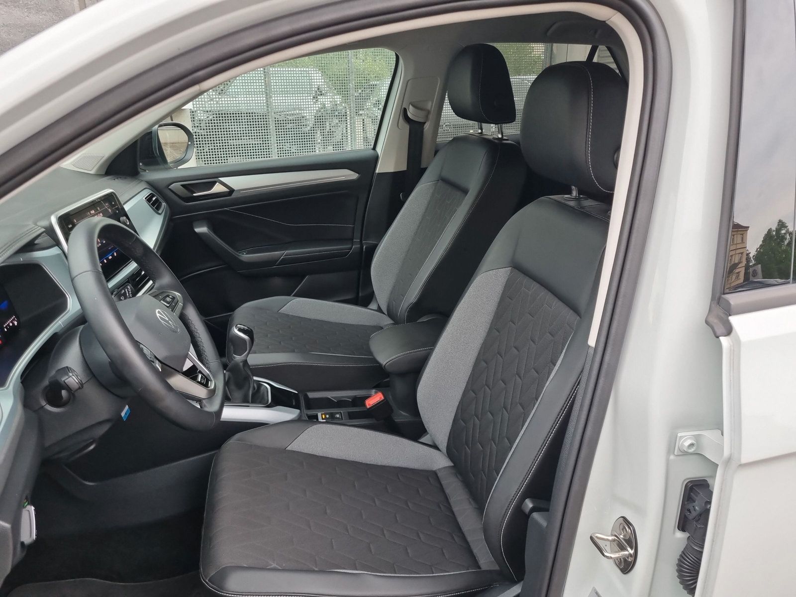 Fahrzeugabbildung Volkswagen T-Roc 1.0 TSI Goal LED NAVI SHZ ALLWETTER