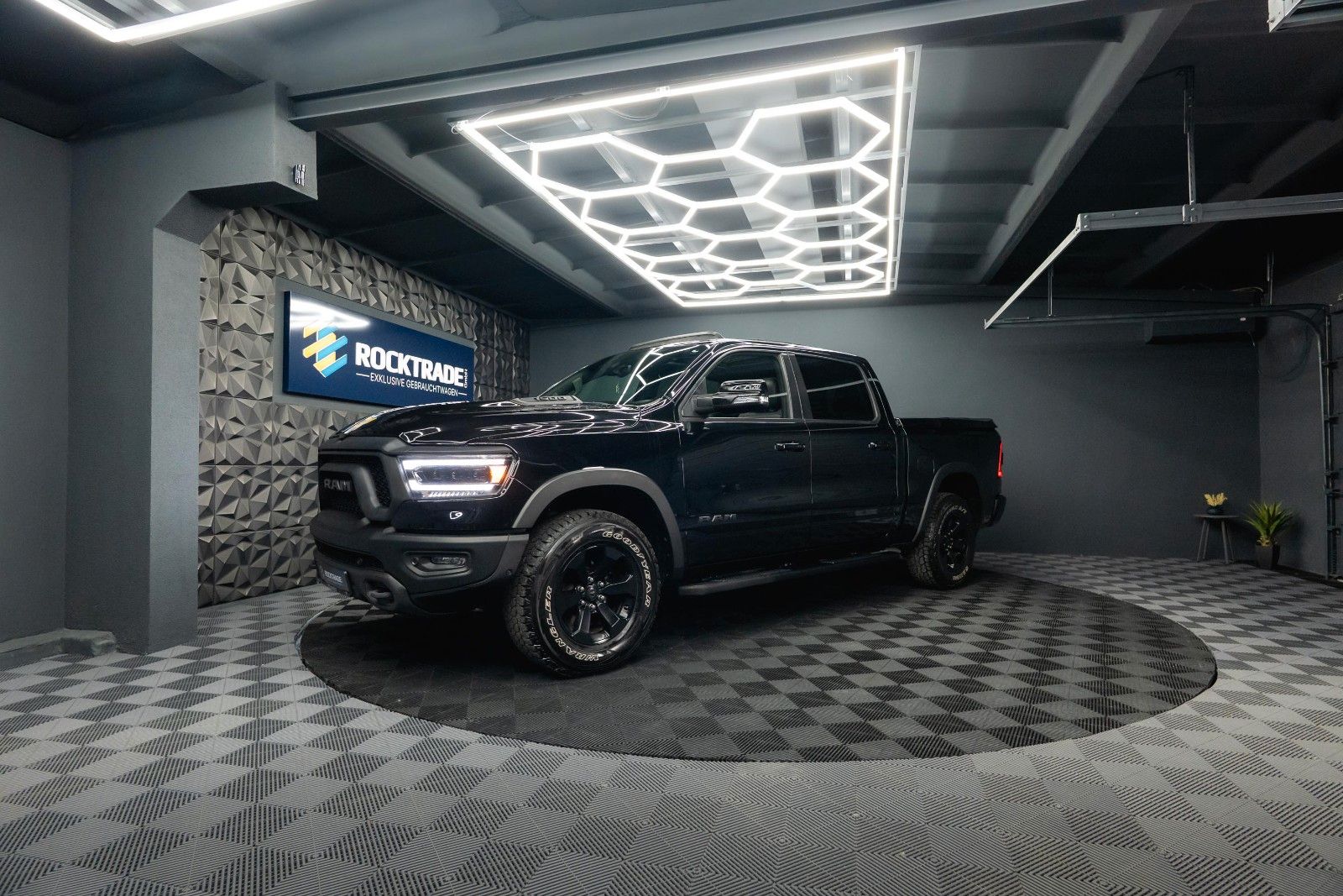 Fahrzeugabbildung Dodge RAM 5.7 V8 HEMI 4x4 REBEL OFFROAD Night AxleLock