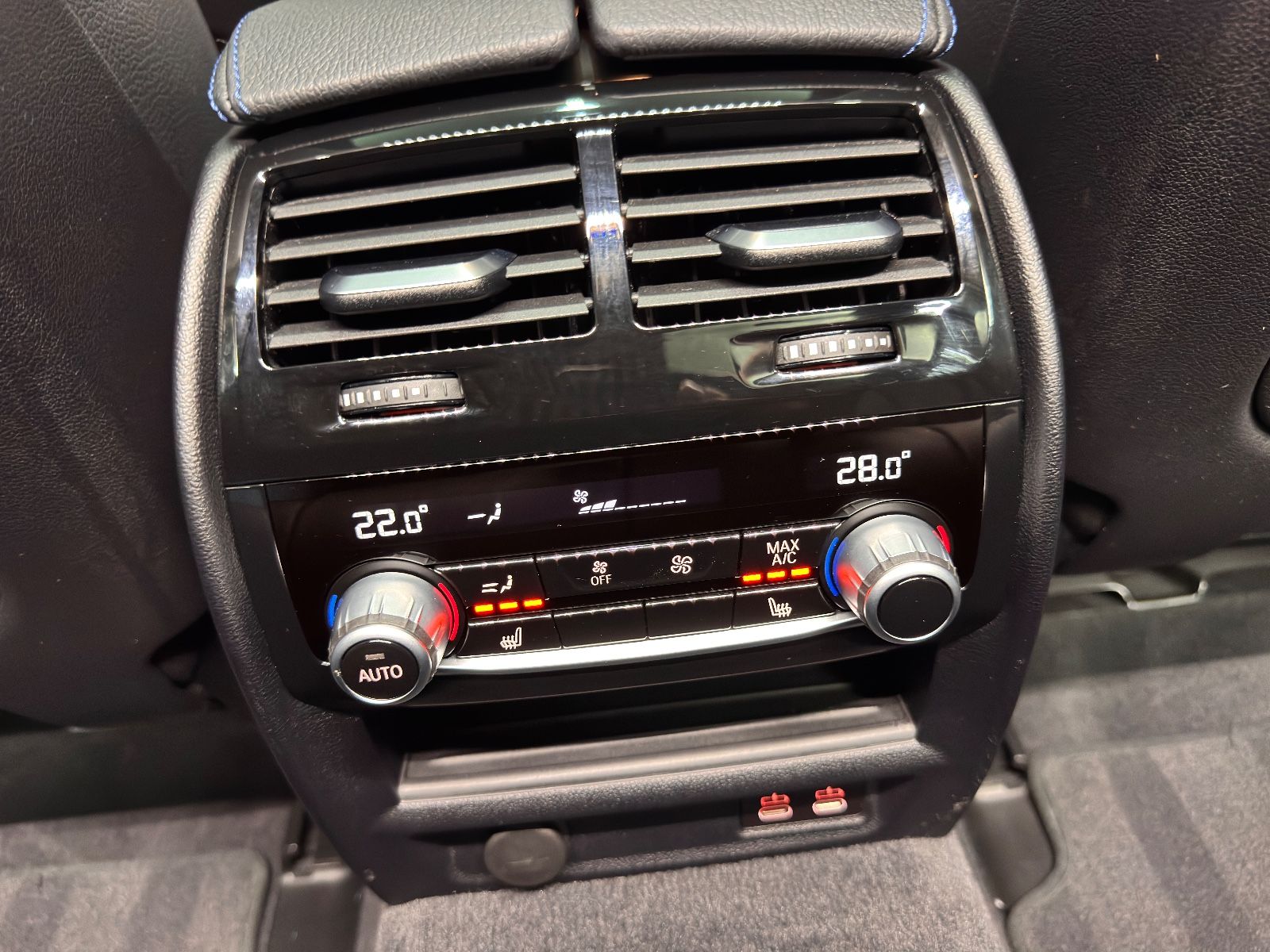 Fahrzeugabbildung BMW M550i Lim. xDrive|LASER|HEAD-UP|AHK|SCHIEBEDACH|