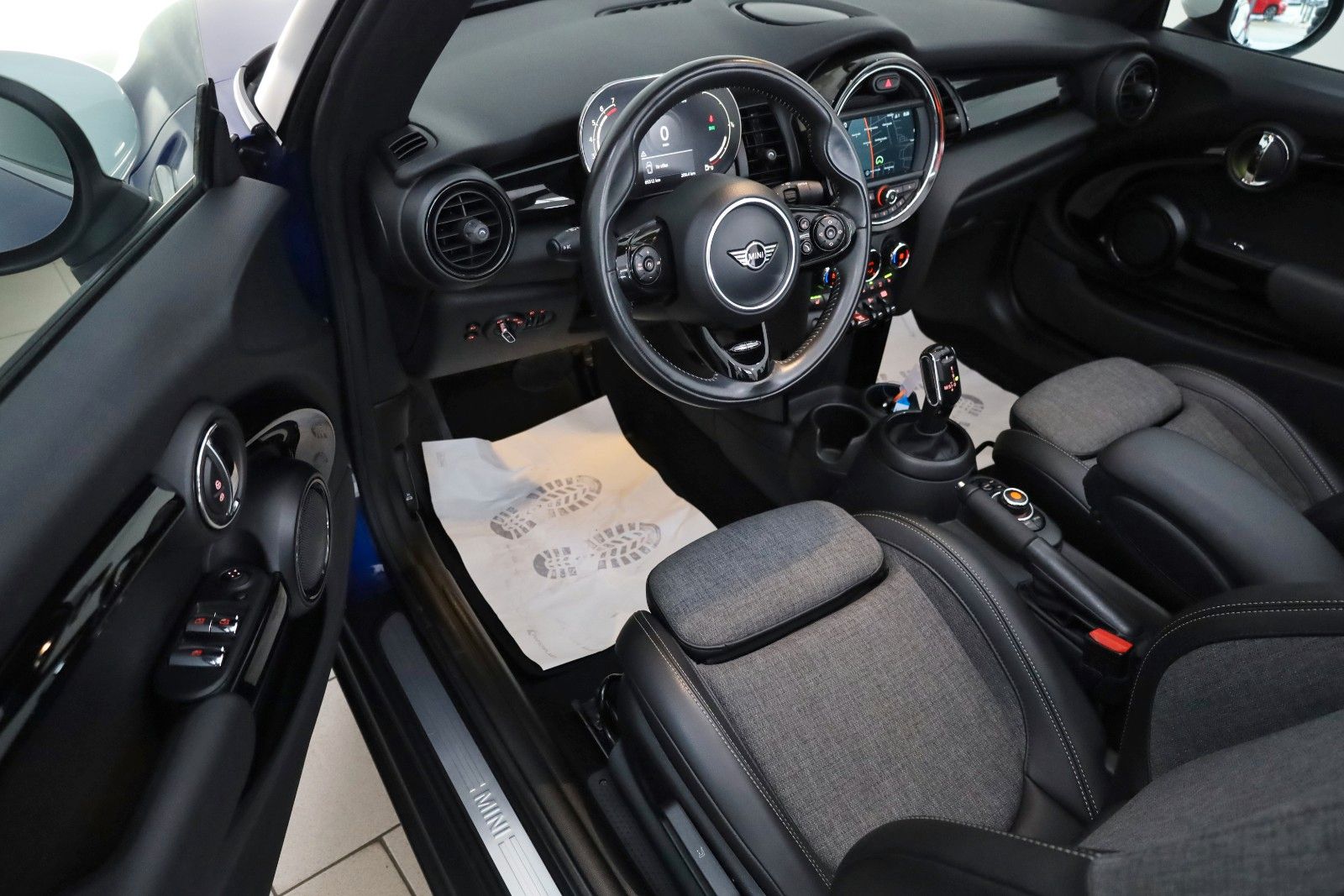 Fahrzeugabbildung MINI COOPER Cabrio, Chili, T.Leder,Navi,LED,Kamera+WR