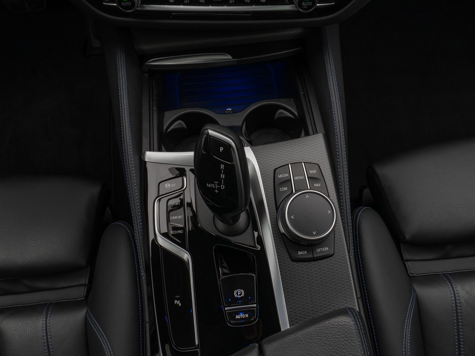 Fahrzeugabbildung BMW 540i xD M Sport Panorama DAB H/K DispKey 19Zoll