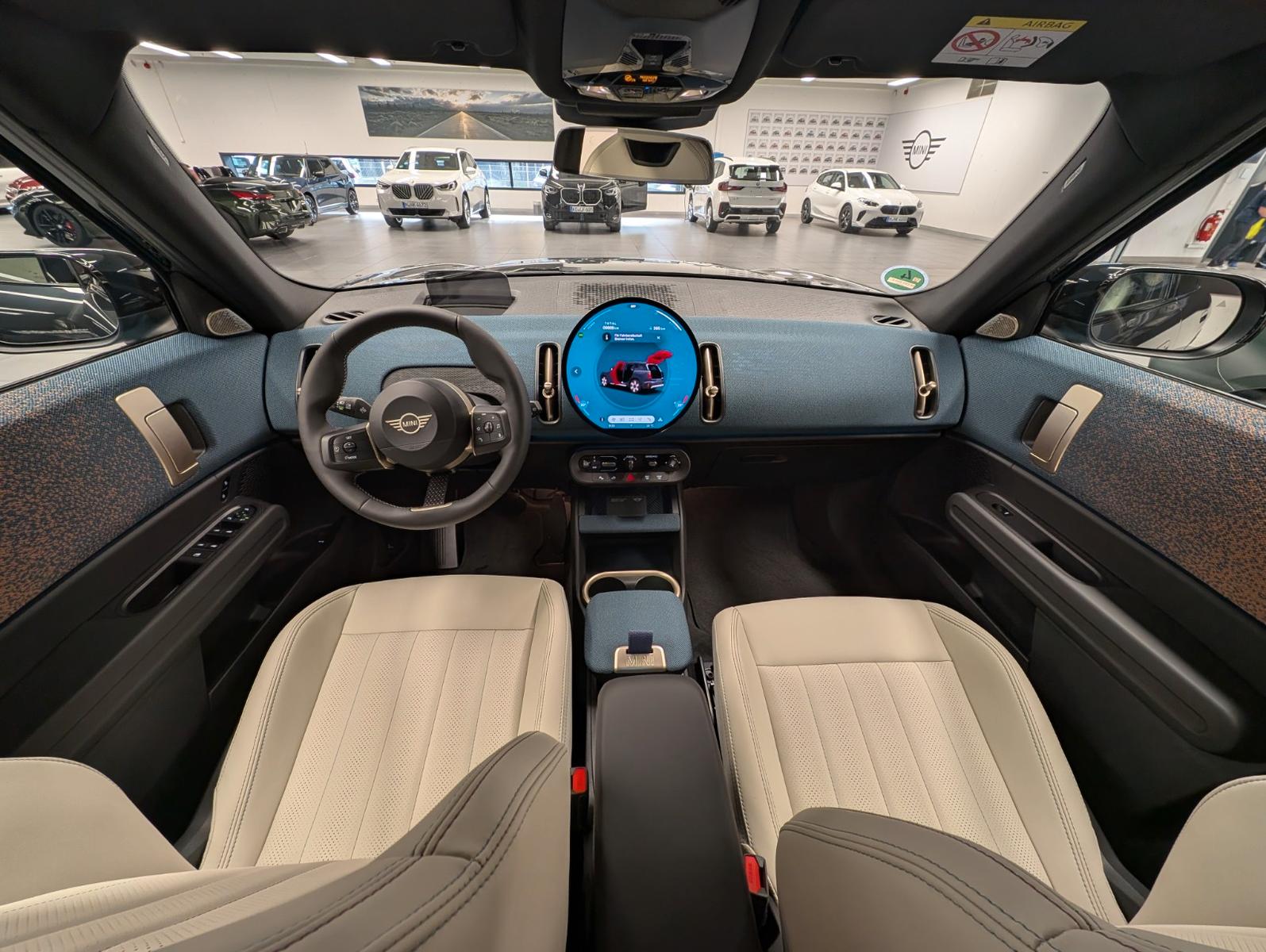 MINI Countryman E Favoured Trim AHK H&K Pano