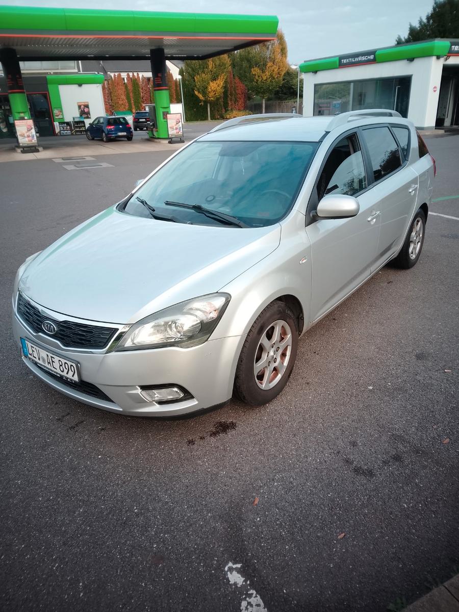 Kia cee'd 2012 — вигляд ззаду