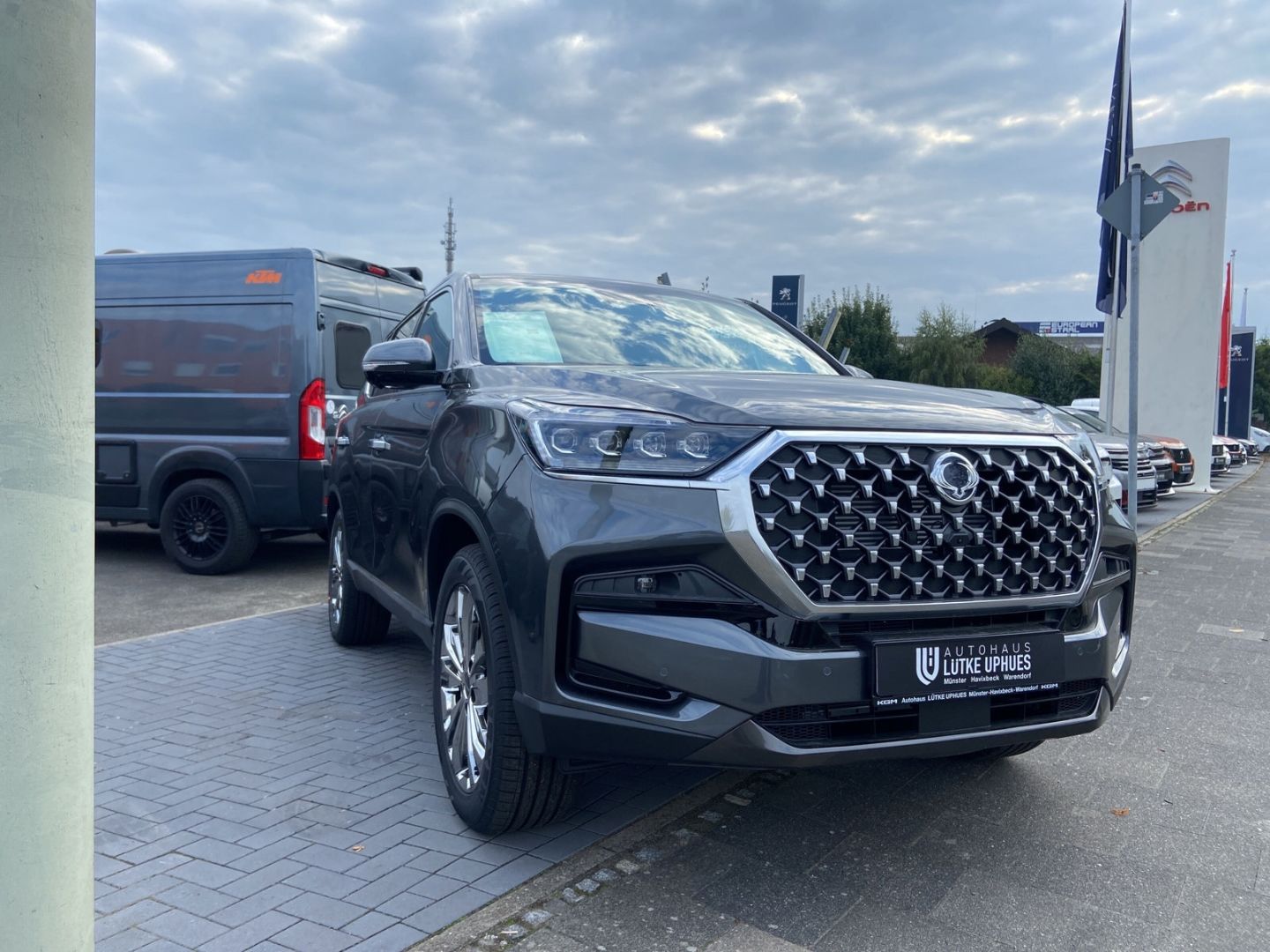 Fahrzeugabbildung KGM Rexton 2.2 Lux 8 AT AWD Navi Leder 360 Kamera