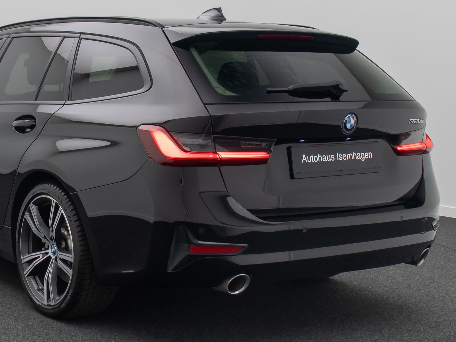 Fahrzeugabbildung BMW 320e Alarm DAB PDC GeschwindigReg Cockpit 19Zoll