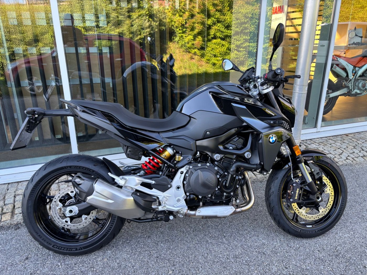 Fahrzeugabbildung BMW F 900 R Triple Black 2 Pakete