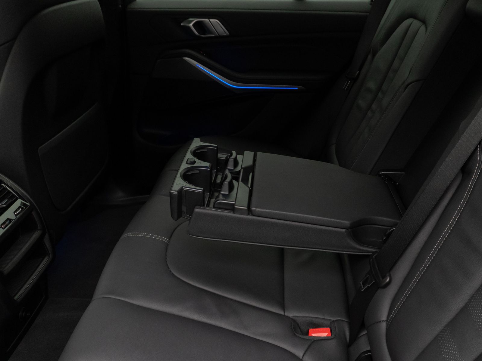 Fahrzeugabbildung BMW X5 xD30d M Sport 360°Laser HUD DAB HiFi 22Zoll