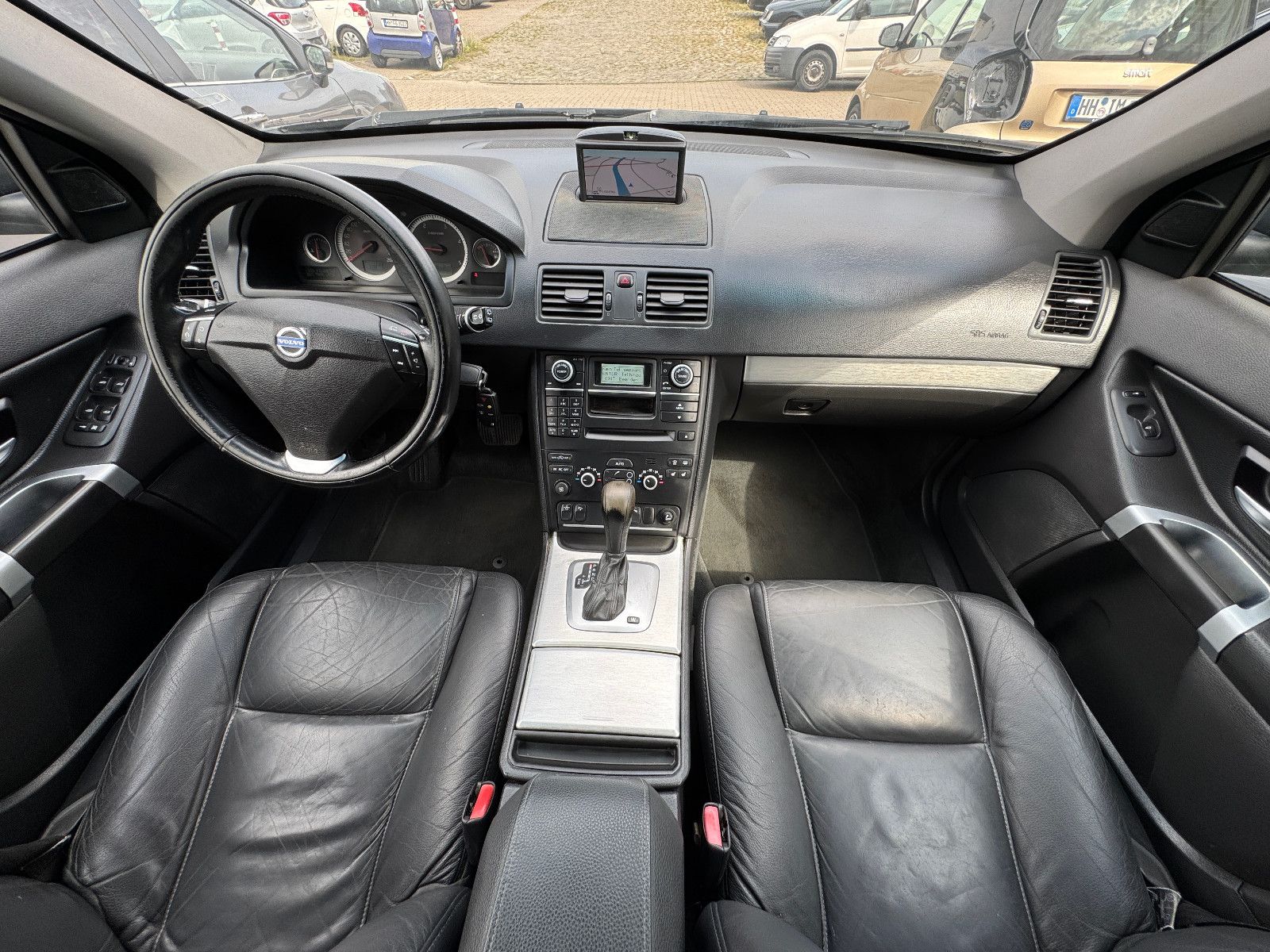 Fahrzeugabbildung Volvo XC90 2.4 D5 AWD GEARTRONIC 7-SITZER VOLL TÜV NEU