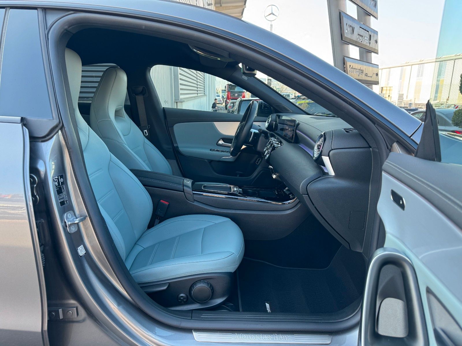 Fahrzeugabbildung Mercedes-Benz CLA 200d AMG+LederGrau+Ambiente+RFK+Night