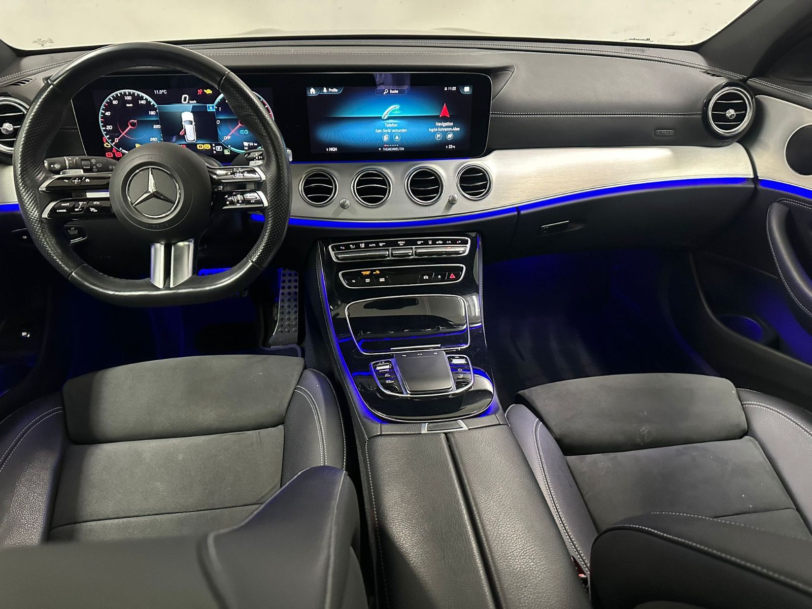 Fahrzeugabbildung Mercedes-Benz E 300 de T Autom. *AMG-LINE*DISTRO*PANORAMA*