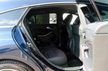 Fahrzeugabbildung Mercedes-Benz CLA200 Shooting Brake AMG Line ACC LED NAVI PDC