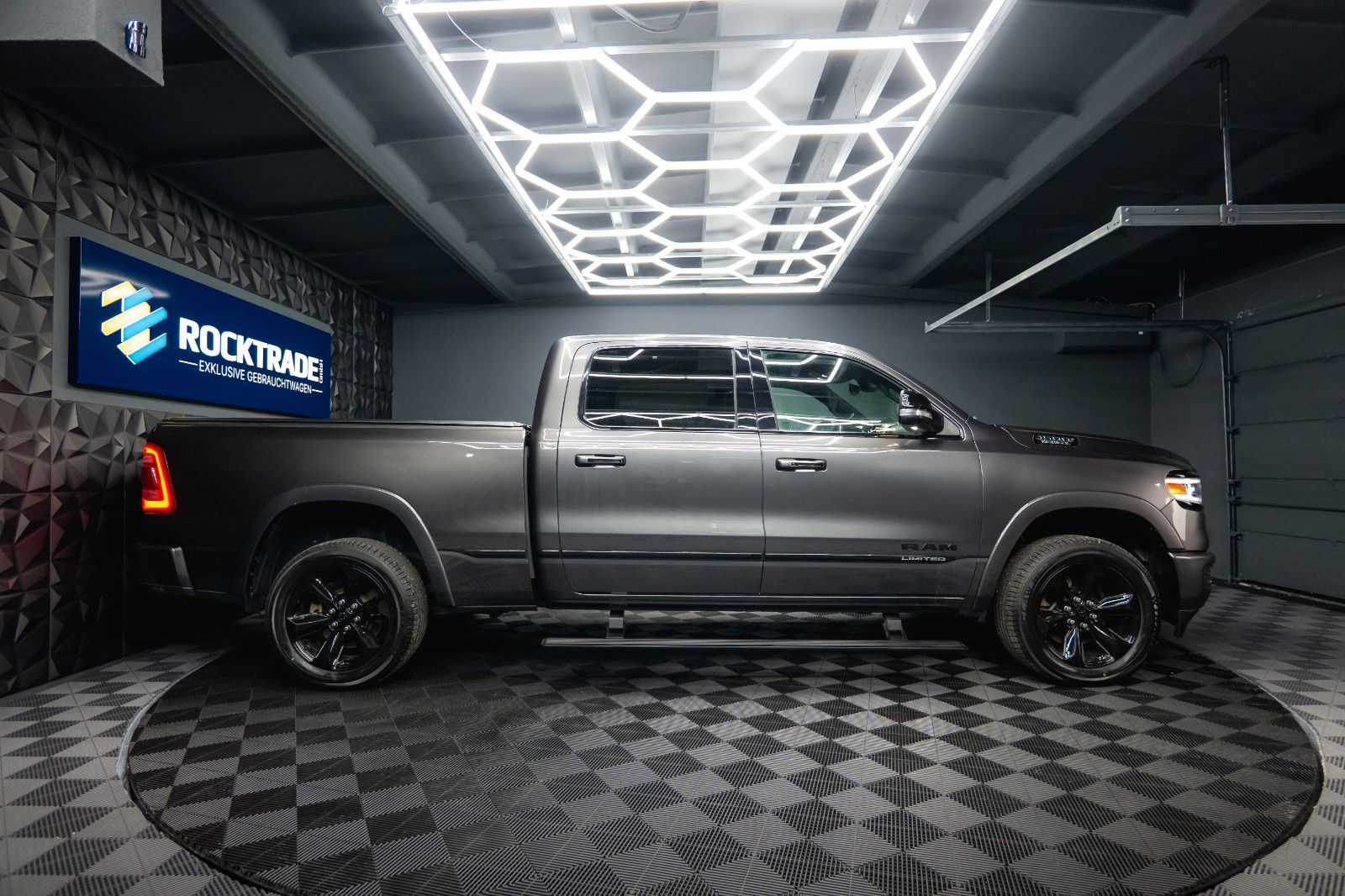 Fahrzeugabbildung Dodge RAM 5.7 V8 HEMI 4x4 LIMITED Night LongBed *ACC*