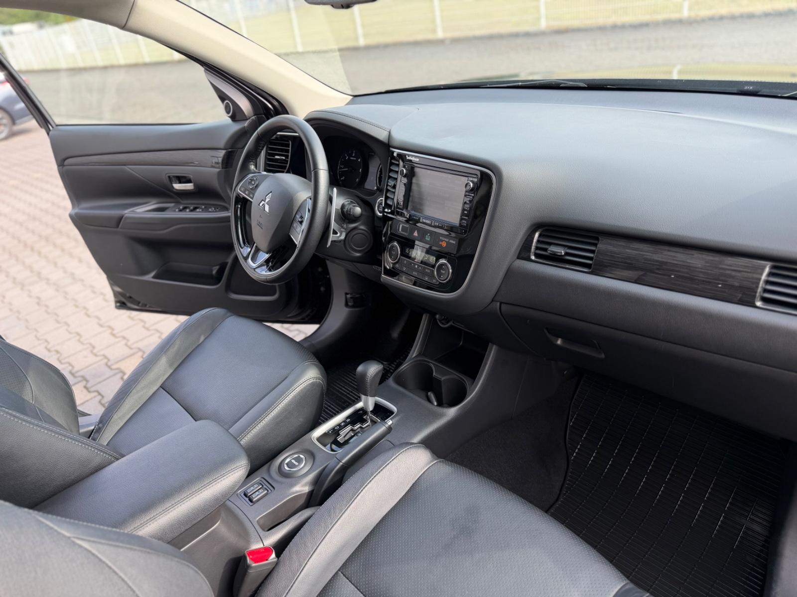 MITSUBISHI OUTLANDER - 2.2 - 150 CV  - 4WD - 7 PL - BVA