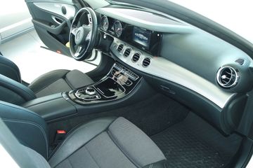 Mercedes E 220 - 11