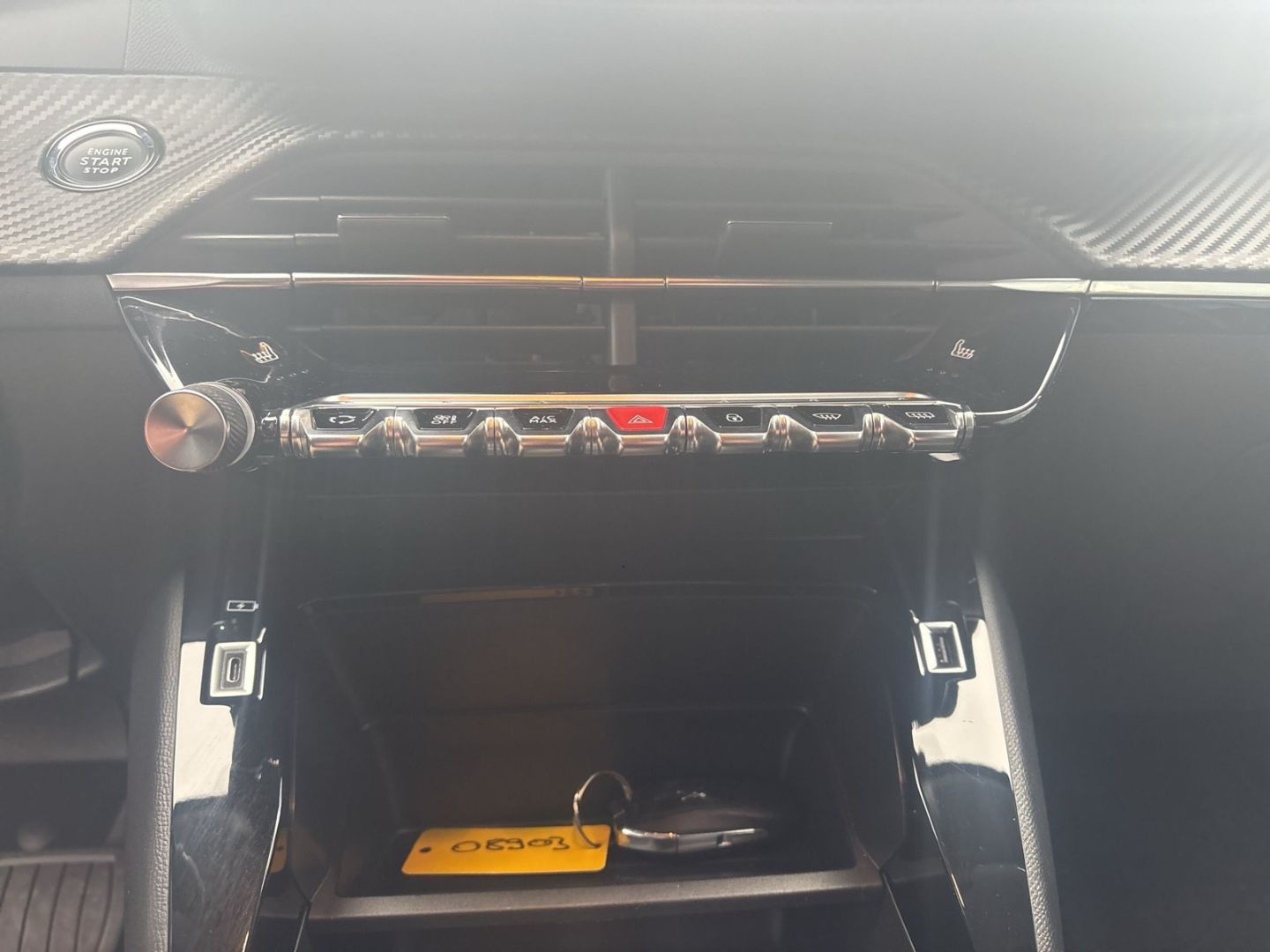 Fahrzeugabbildung Peugeot 208 Active Pack Elektro 136 DAB SHZ Spurhalteass